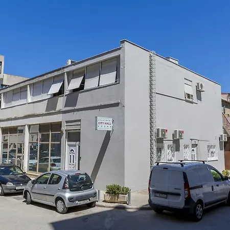 בית הארחה Hall Apart&rooms 4*