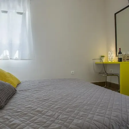 בית הארחה Hall Apart&rooms