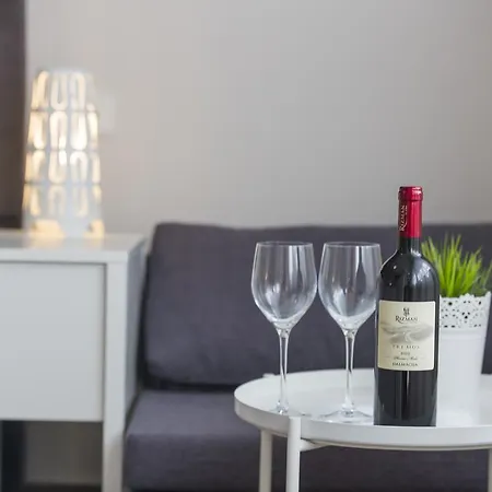 Hall Apart&rooms בית הארחה 4*